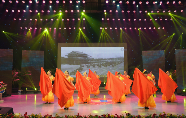 新华集团举办“2015年金秋文艺晚会暨授牌典礼” 第 2 张 新华集团举办“2015年金秋文艺晚会暨授牌典礼” 第 2 张