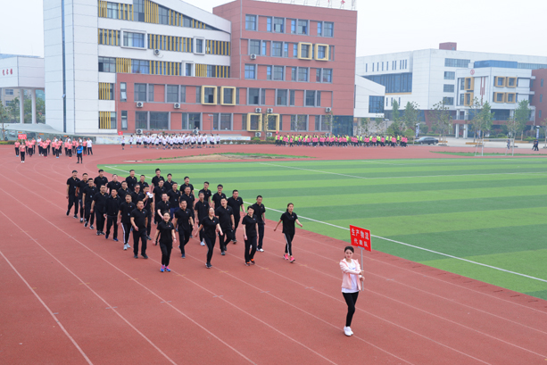 “团结拼搏,打造百年新华” 临沂新华二〇一八年春季田径运动会隆重举行 第 8 张 “团结拼搏,打造百年新华” 临沂新华二〇一八年春季田径运动会隆重举行 第 8 张