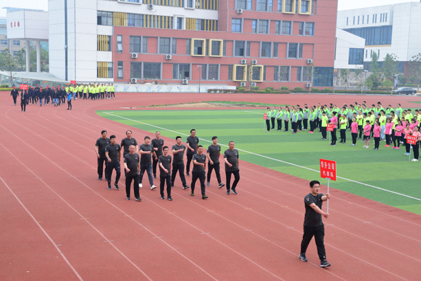 “团结拼搏,打造百年新华” 临沂新华二〇一八年春季田径运动会隆重举行 第 11 张 “团结拼搏,打造百年新华” 临沂新华二〇一八年春季田径运动会隆重举行 第 11 张