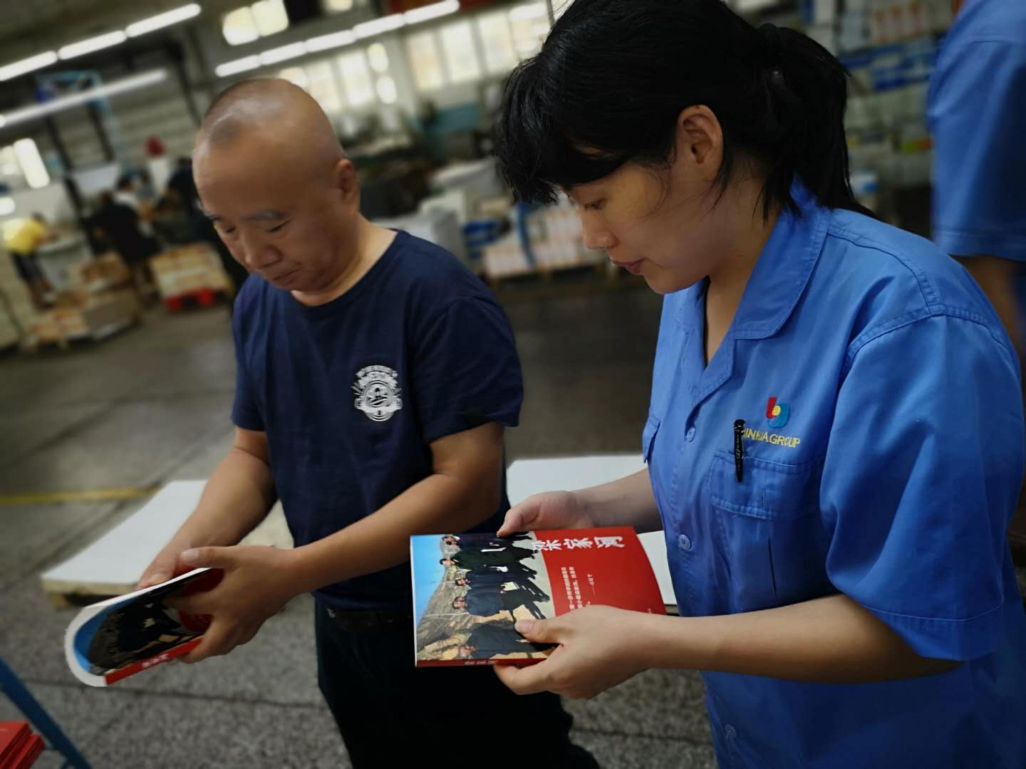 临沂新华全力以赴保障习近平系列党政阅读用书《 梁家河》印制工作 第 10 张 临沂新华全力以赴保障习近平系列党政阅读用书《 梁家河》印制工作 第 10 张