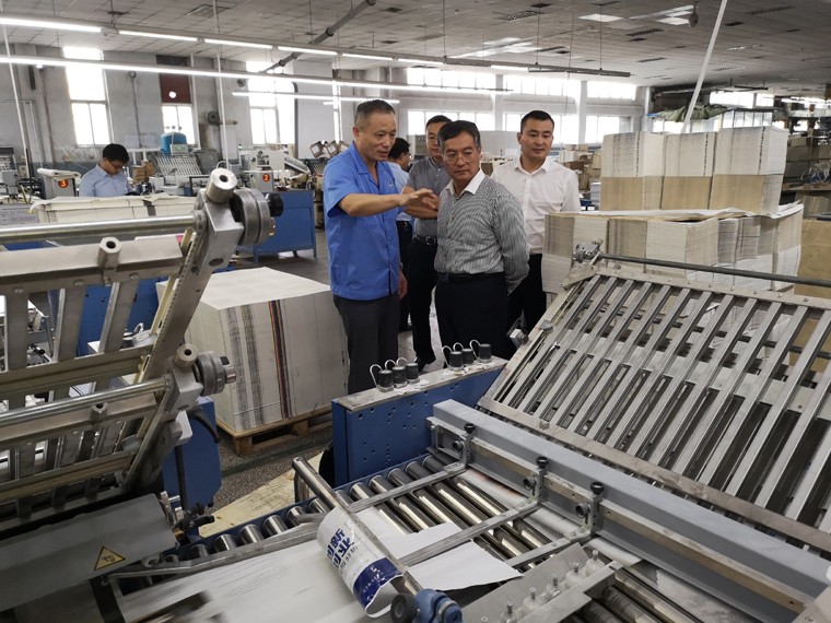 山东省新闻出版广电局领导莅临临沂新华参观指导工作 第 3 张 山东省新闻出版广电局领导莅临临沂新华参观指导工作 第 3 张