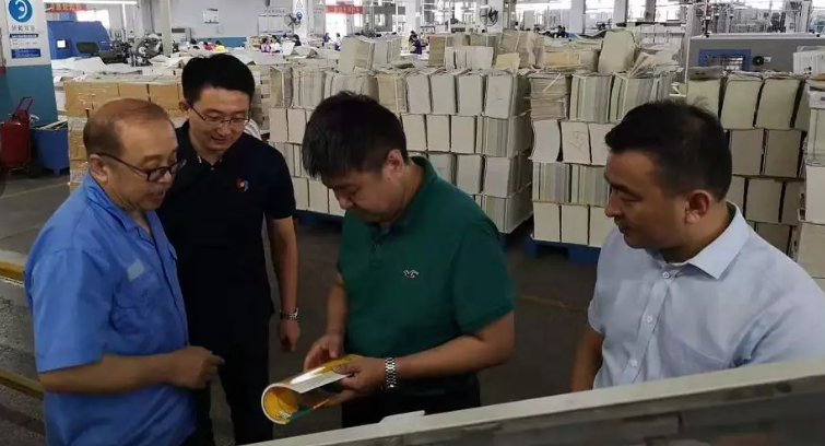 山东出版传媒股份有限公司领导莅临临沂新华检查指导2019年秋季教材印制工作 第 3 张 山东出版传媒股份有限公司领导莅临临沂新华检查指导2019年秋季教材印制工作 第 3 张