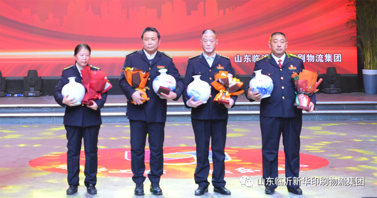 “凝心聚力 逐梦前行”临沂新华2021年授牌典礼暨2022年迎新文艺汇演隆重举行 第 8 张 “凝心聚力 逐梦前行”临沂新华2021年授牌典礼暨2022年迎新文艺汇演隆重举行 第 8 张