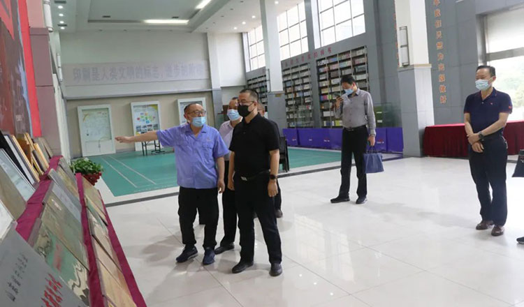 山东省委宣传部印刷发行管理处领导莅临临沂新华调研指导 第 1 张 山东省委宣传部印刷发行管理处领导莅临临沂新华调研指导 第 1 张